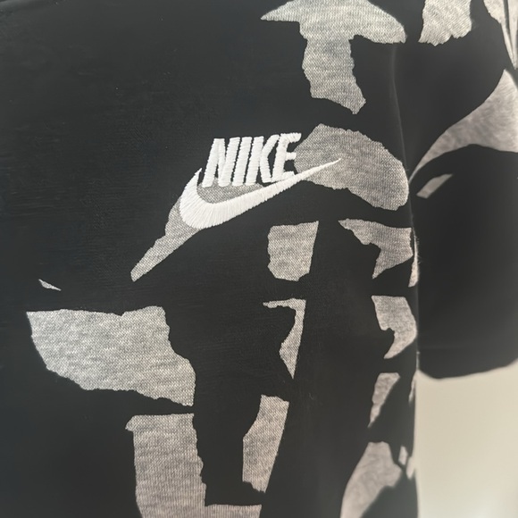 Nike Dress size Med super cute and comfortable - Picture 3 of 4